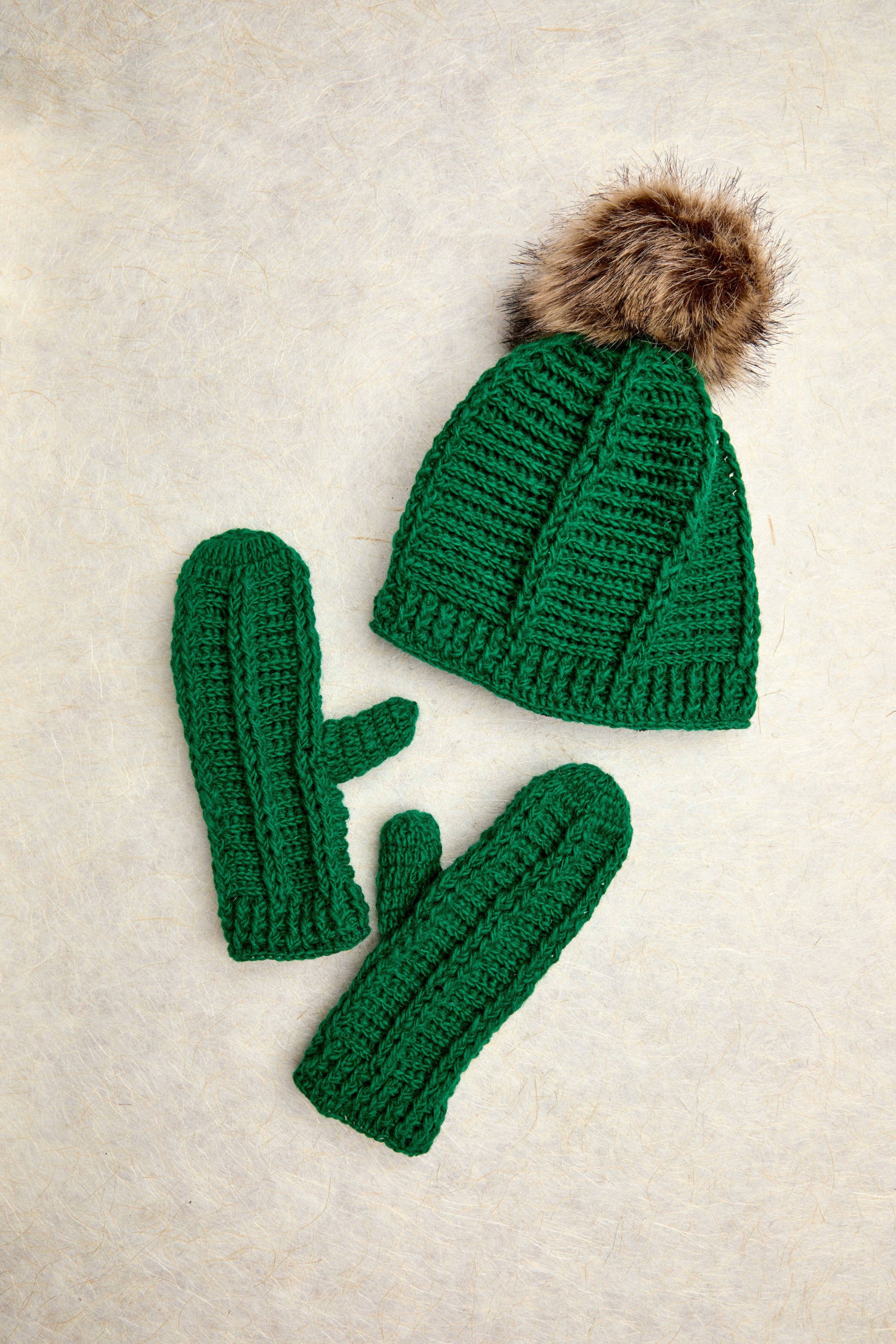 Brecken Kelly Green Knit Mittens